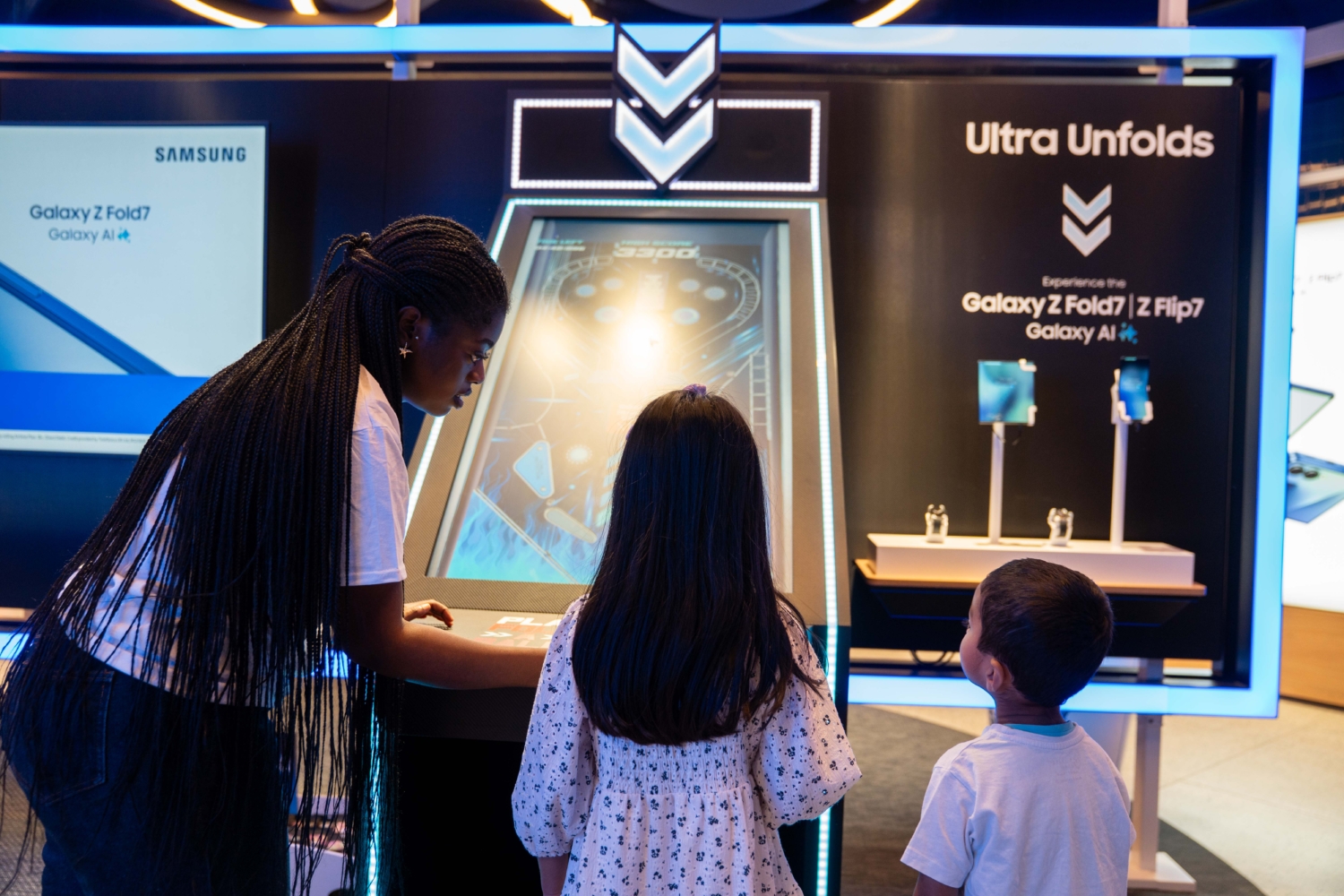O2 Customers using the Fold-A-Ball pinball game to promote the Galaxy Z Fold7